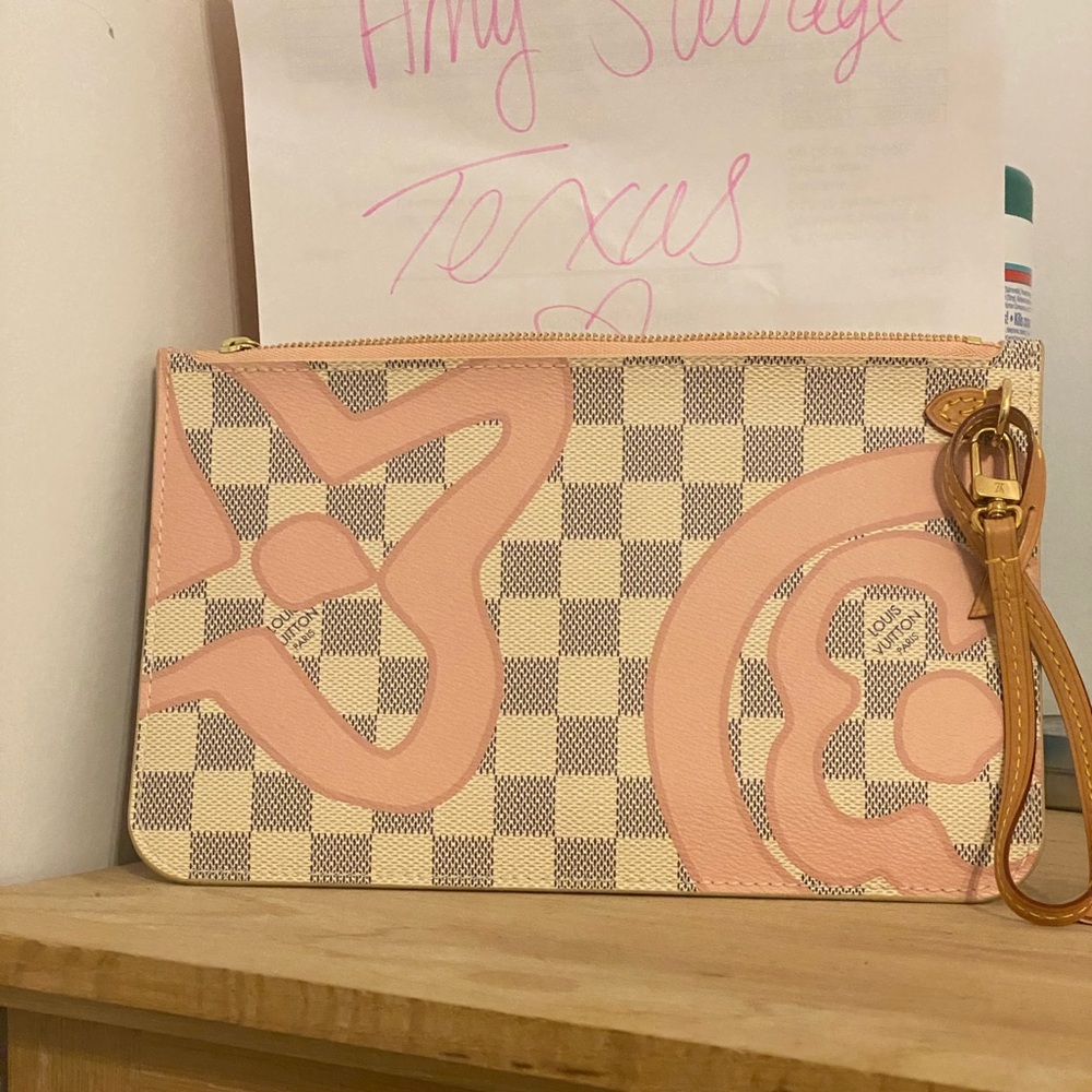 🦄🦄MM Tahitienne neverfull pouch🦄🦄🦄
Mint Condition